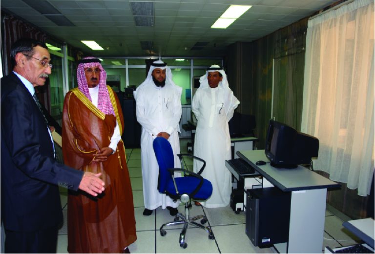 زيارة وفد من دارة الملك عبد العزيزبالرياض 2014للمركز