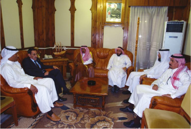 زيارة وفد من دارة الملك عبد العزيزبالرياض للمركز (2)